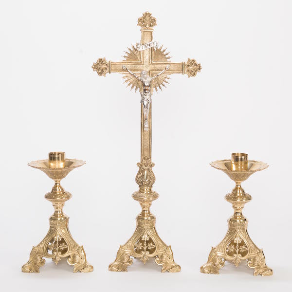 Juego de altar de crucifijo de estilo barroco tradicional y candelabros de 10"