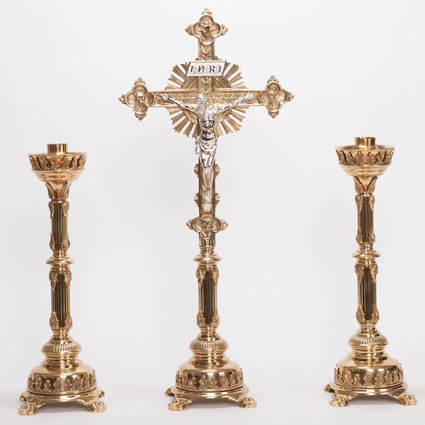 Candelabro de altar de tallo estriado tradicional de 19"