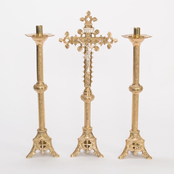 Candelabro de altar tradicional de latón de 24"