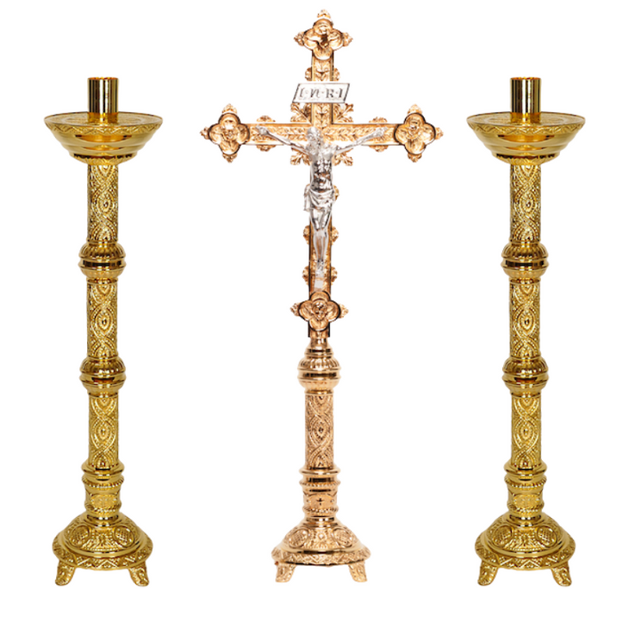 Juego de altar con crucifijo tradicional adornado de 31" y candelabros de 24"