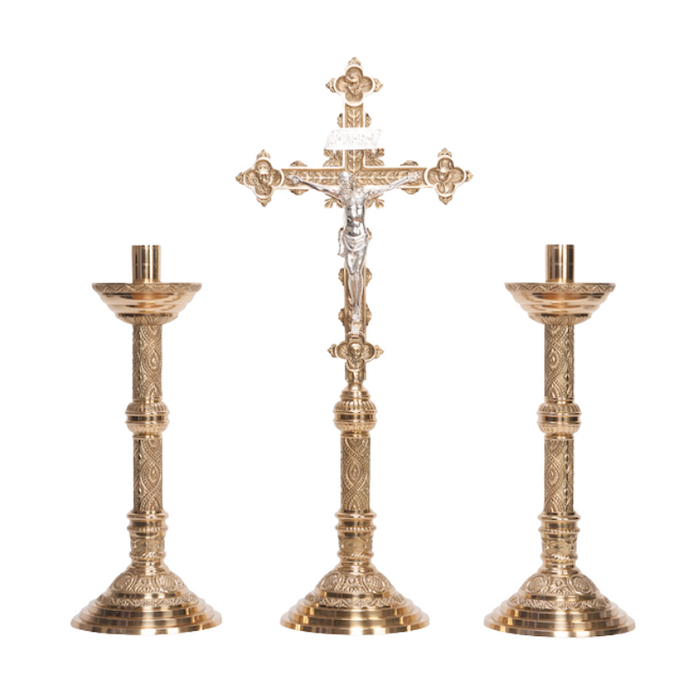 Juego de altar con crucifijo tradicional adornado de 31" y candelabros de 18,5"