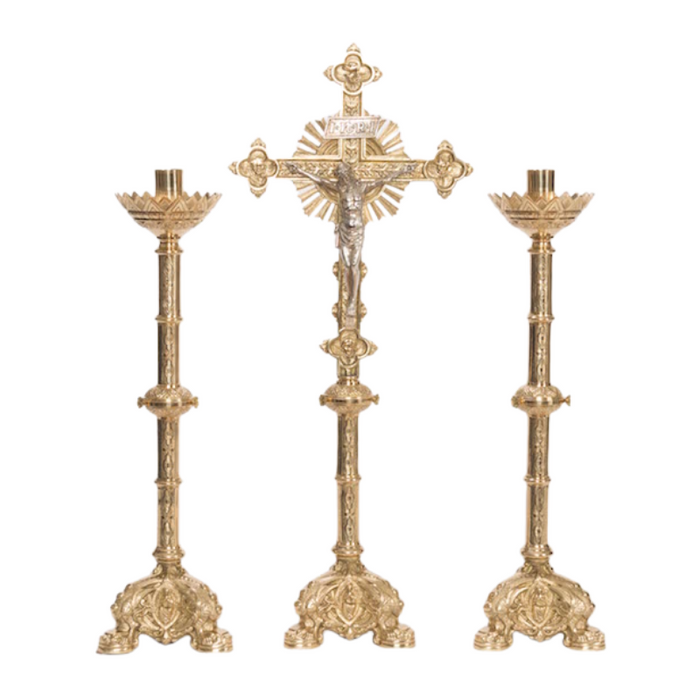 Juego de altar con crucifijo y candelabros de latón macizo estilo barroco