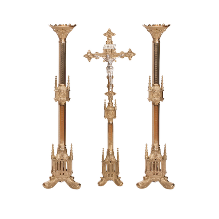 Conjunto de altar de crucifijo y candelabros de estilo gótico tradicional