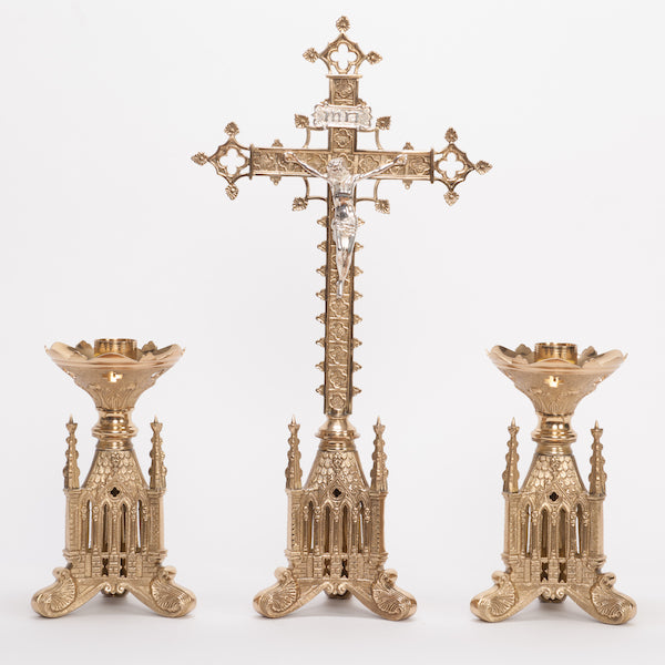 Juego de altar con candelabro corto y crucifijo de estilo gótico tradicional