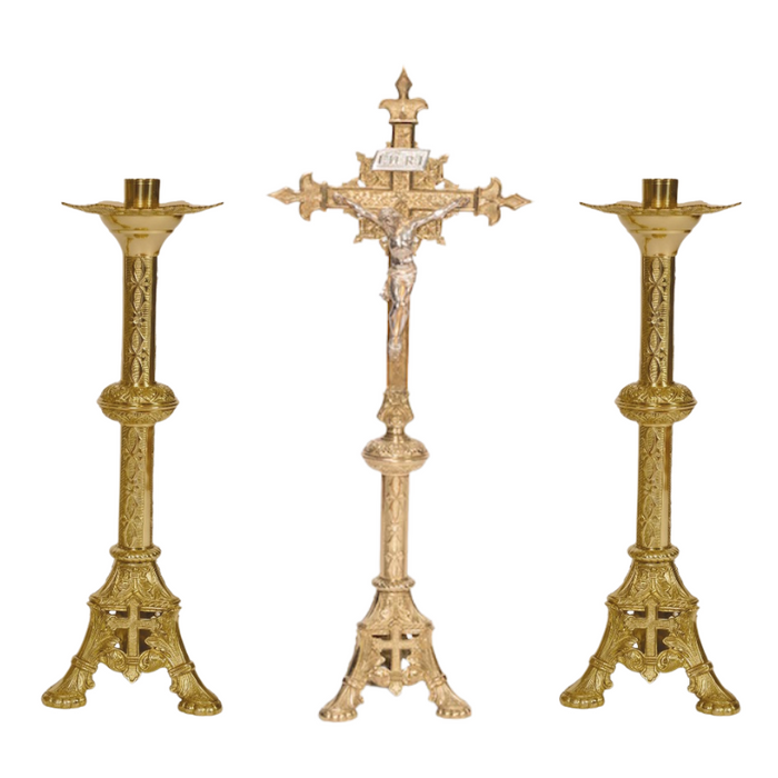 Juego tradicional de crucifijo y candelabros para altar de iglesia de latón macizo